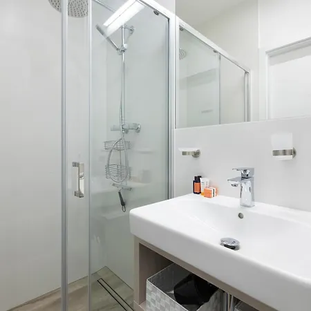 Platinium Apartment By Renters Prestige Rewal Exterior photo
