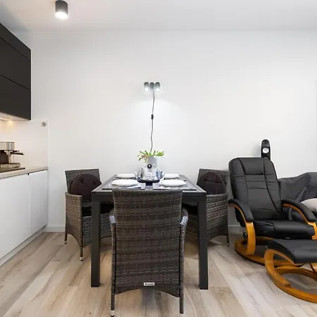 Platinium Apartment By Renters Prestige Rewal Exterior photo