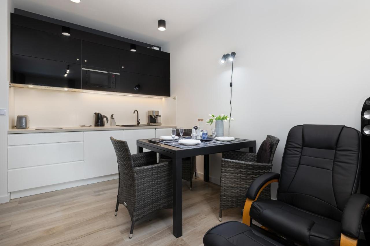 Platinium By Renters Prestige Apartment Rewal