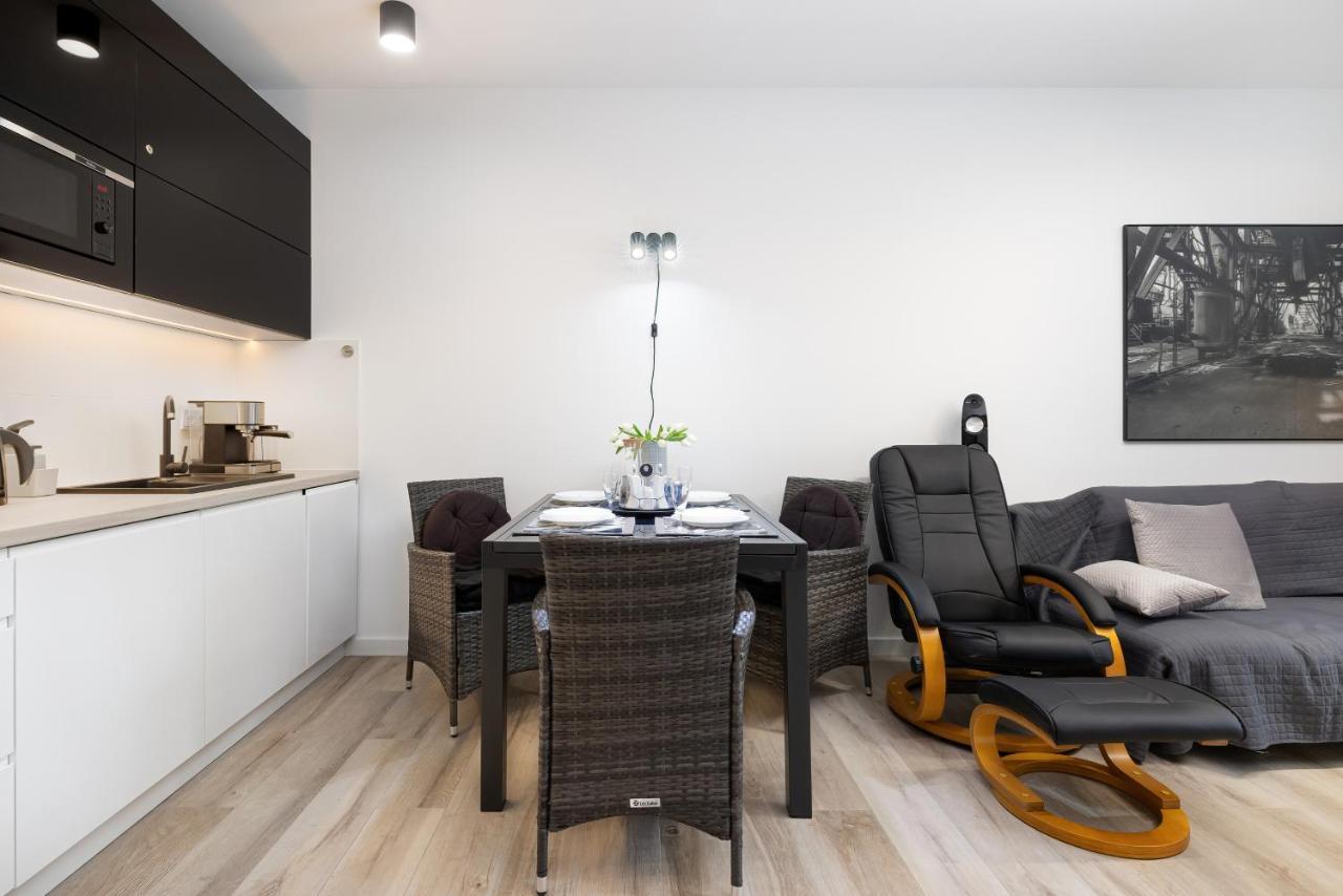 Platinium By Renters Prestige Apartment Rewal